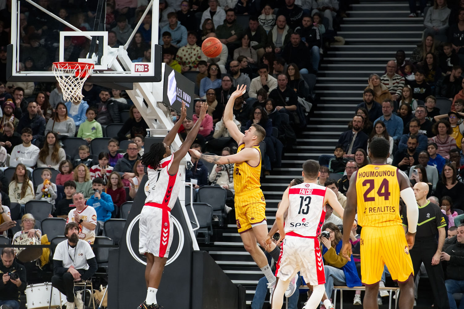 BASKETBALL